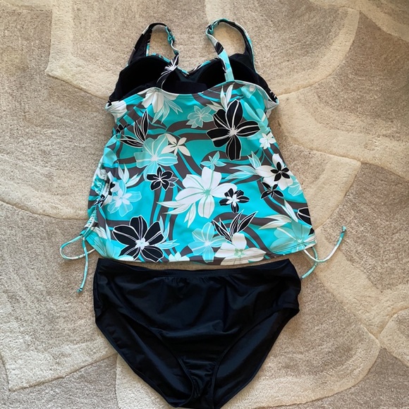 Croft & Barrow two piece floral/solid swimsuit 22W - Picture 2 of 2